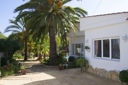 Villa with 4 bedroom in town 279536