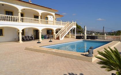 Villa for sale in town 279537