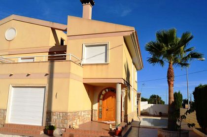 Villa for sale in town 279548