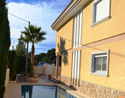 Villa for sale in town, Spain 279548