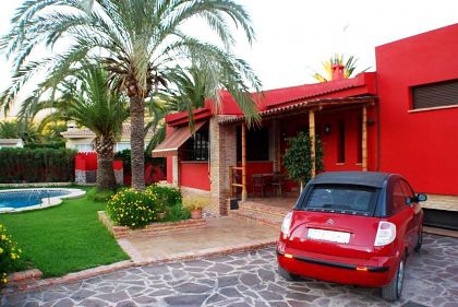 Villa for sale in town, Spain 279549