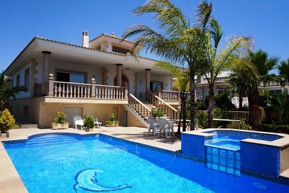 Villa for sale in town 279596