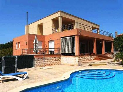 Villa for sale in town 279598