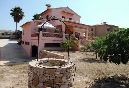 Villa for sale in town, Spain 279602