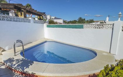 Villa for sale in town, Spain 279640