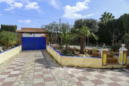 Villa with 4 bedroom in town 279655