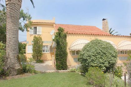 Villa for sale in town, Spain 279669