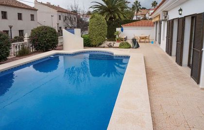 Villa for sale in town, Spain 279793