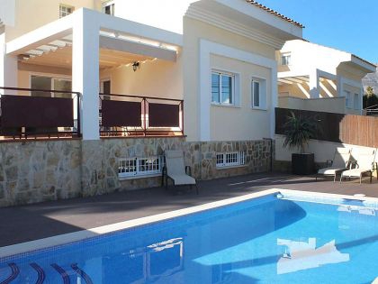 Villa for sale in town 279794