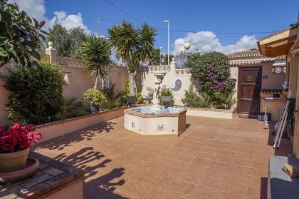 Villa for sale in town, Alicante 279798