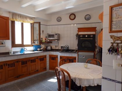 Villa for sale in town, Spain 279980