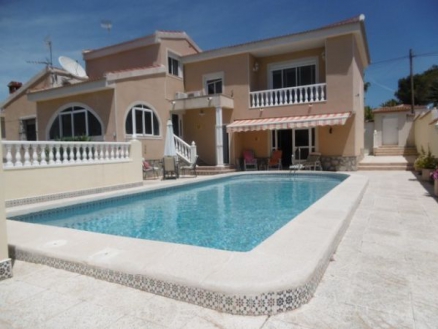 Villa for sale in town 281575