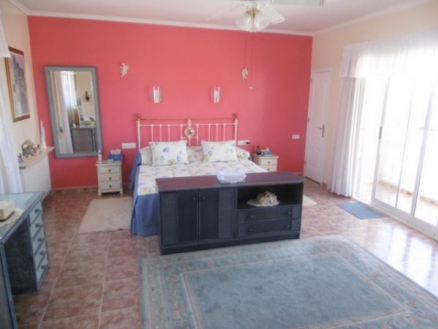 Villa with 5 bedroom in town, Spain 281575