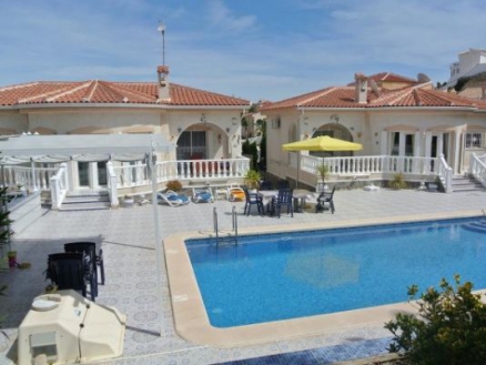 Villa for sale in town 281578