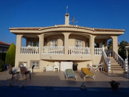 Villa for sale in town 281579