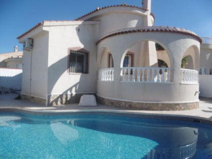 Villa for sale in town 281582