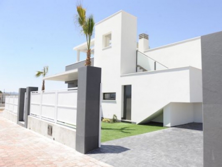 Villa for sale in town, Spain 281601