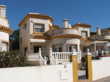 Villa for sale in town 281620