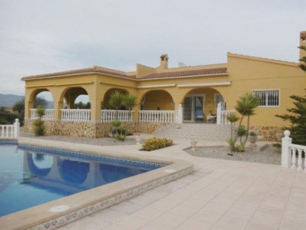 Villa for sale in town 281649