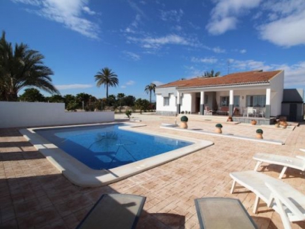 Villa for sale in town, Spain 281656