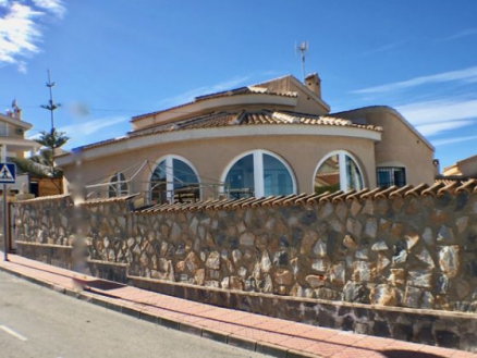 Villa for sale in town, Spain 281673