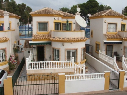 Villa for sale in town 281725