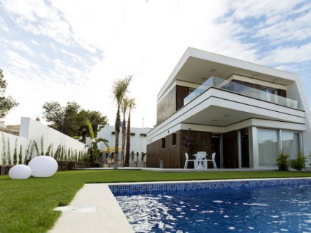 Villa for sale in town, Spain 281749