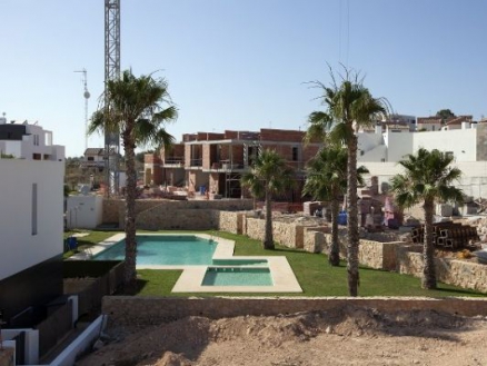 Villa for sale in town, Spain 281755